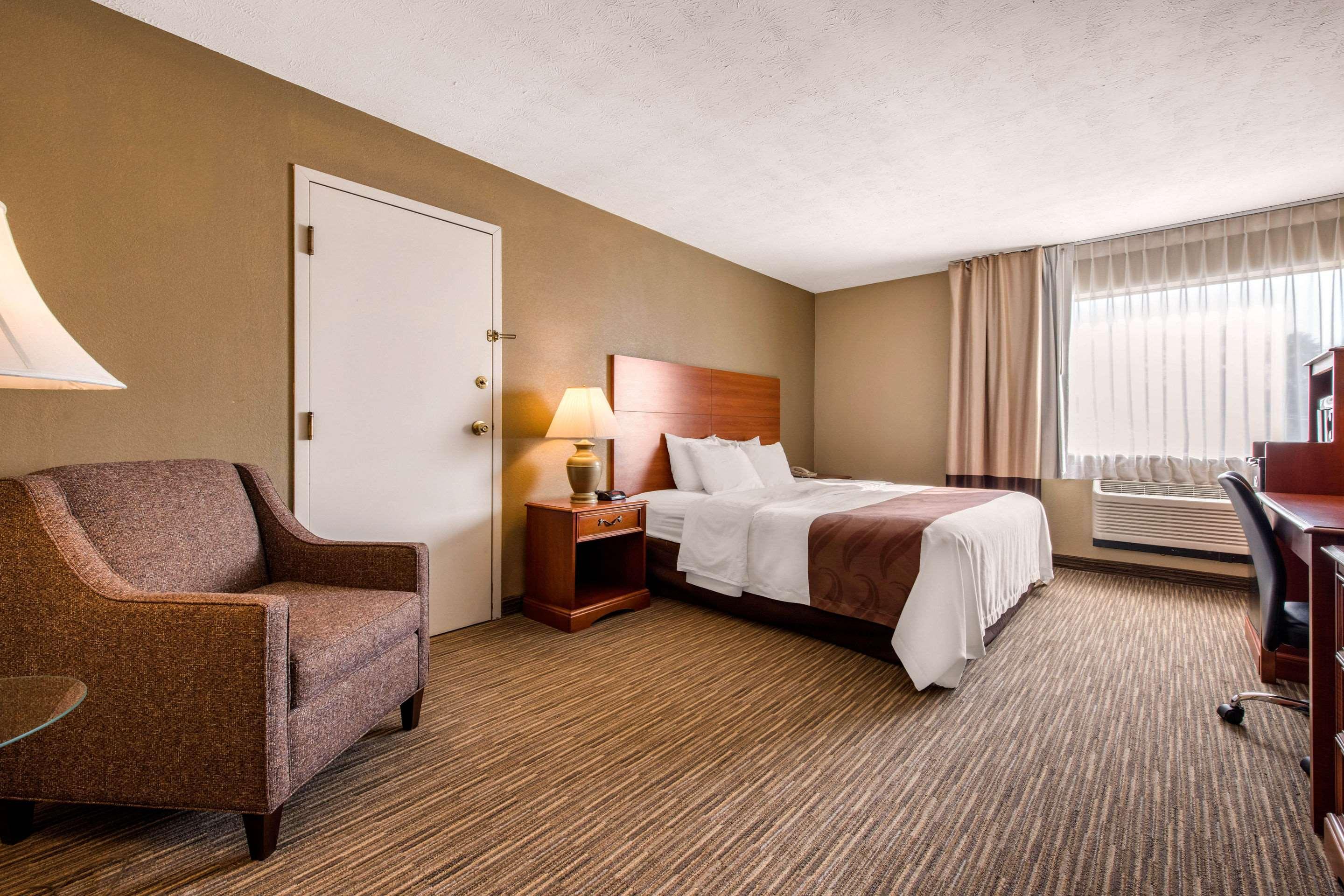 Quality Inn & Suites New Castle Exterior photo