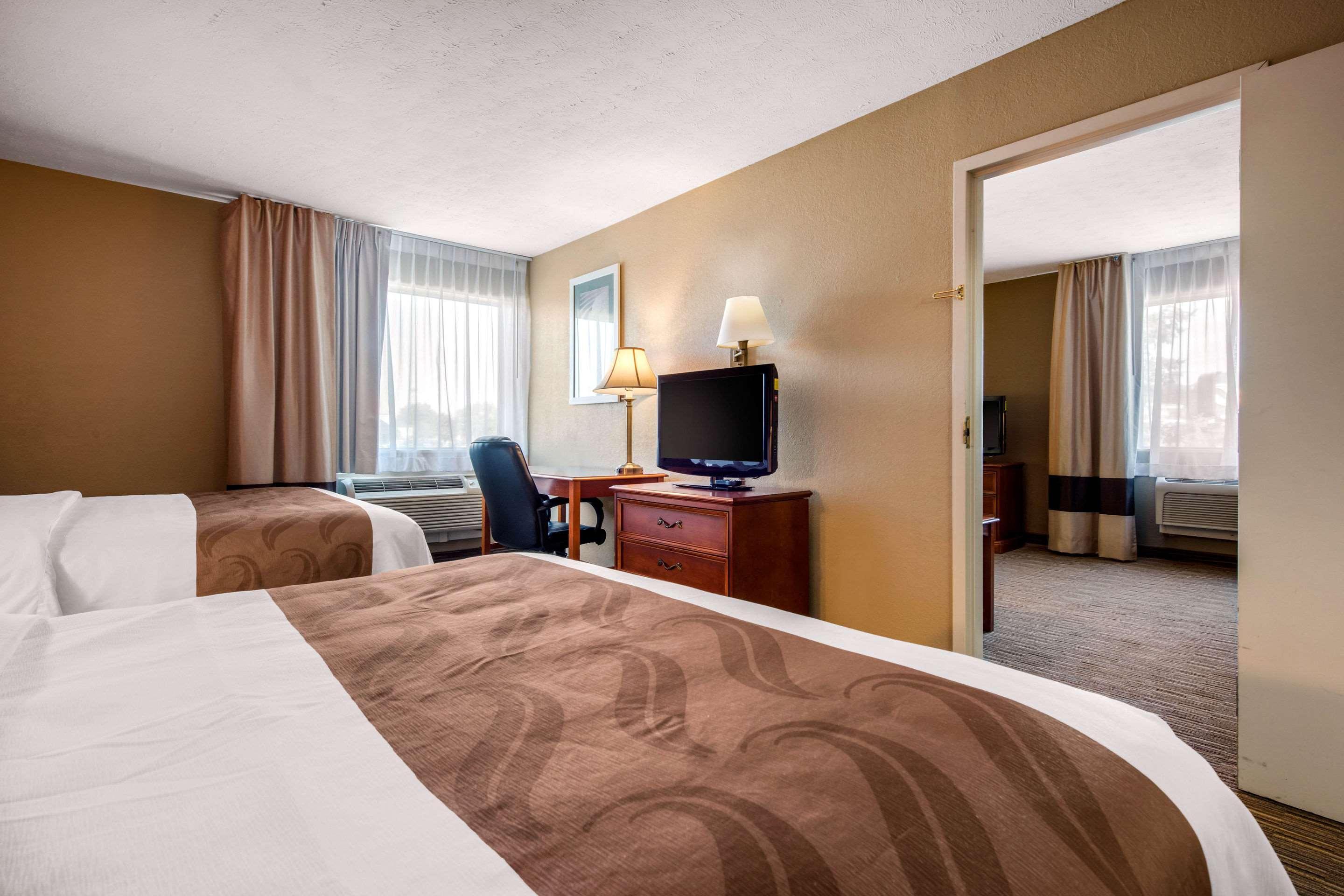Quality Inn & Suites New Castle Exterior photo