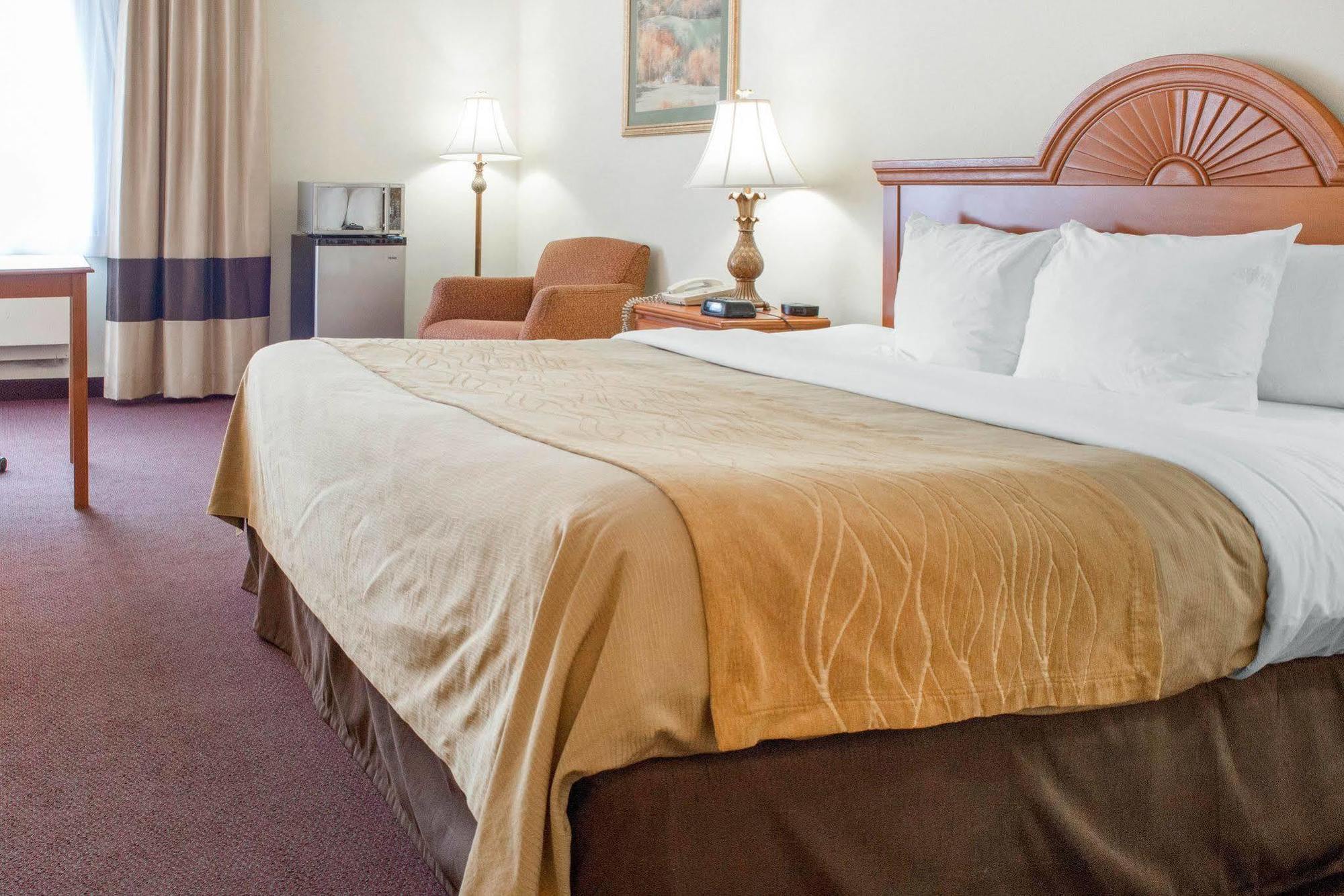 Quality Inn & Suites New Castle Exterior photo