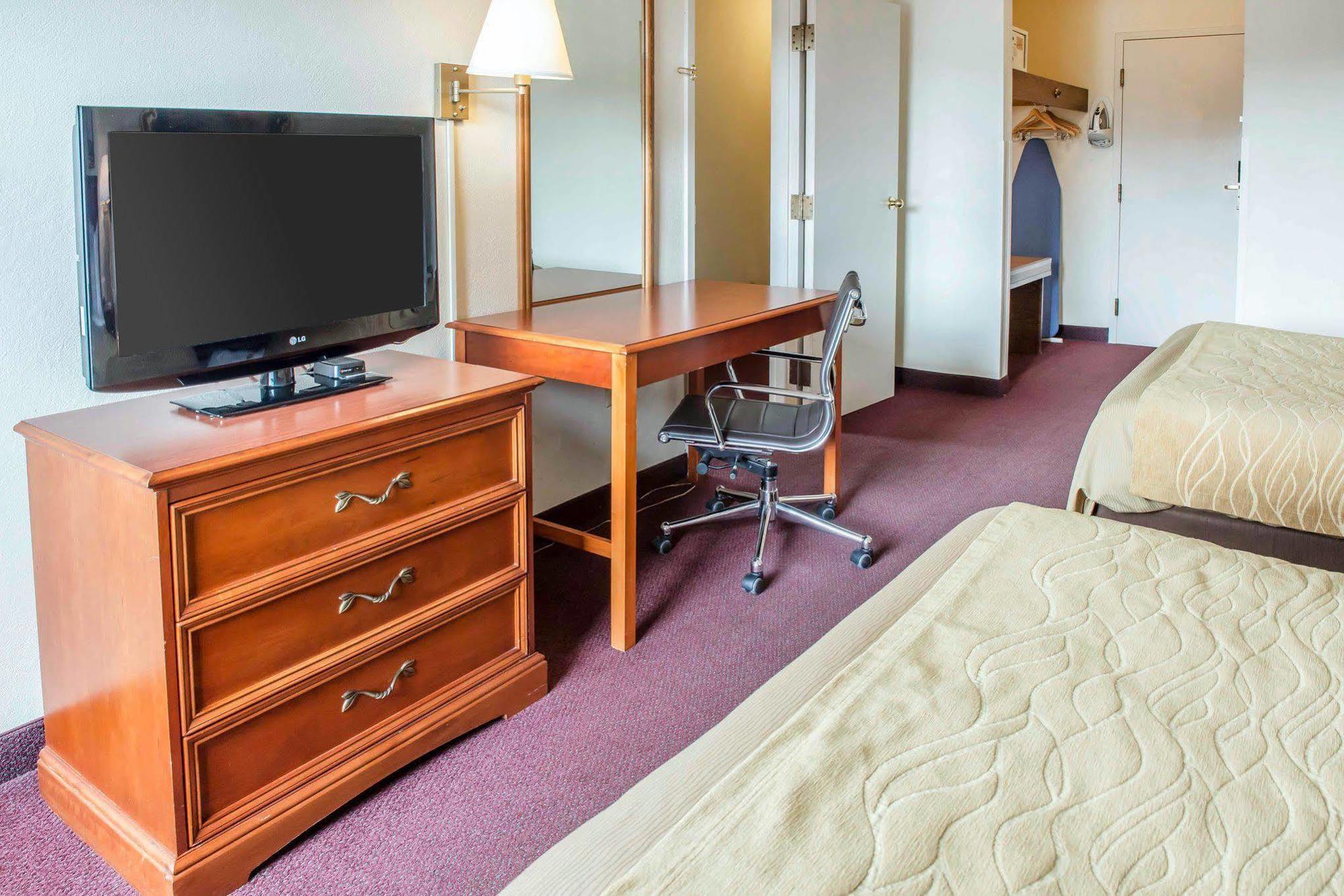 Quality Inn & Suites New Castle Exterior photo