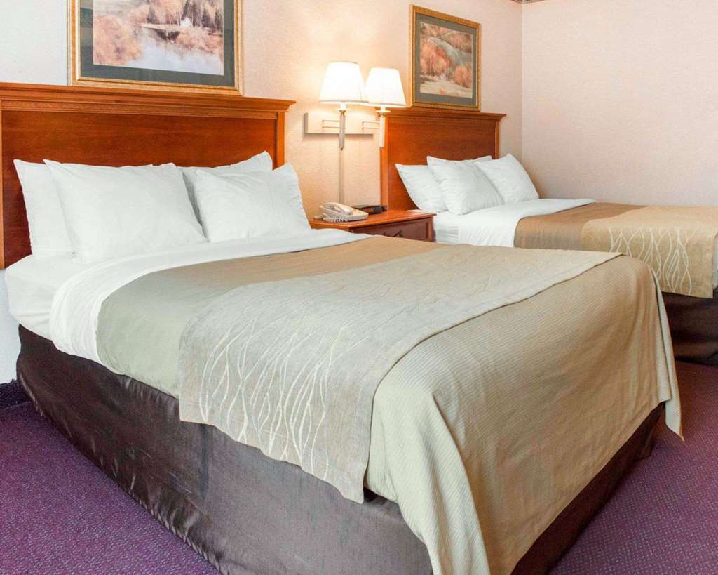 Quality Inn & Suites New Castle Room photo