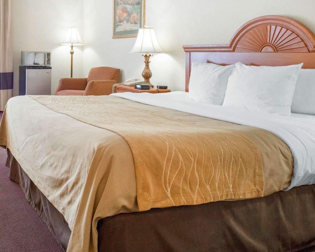 Quality Inn & Suites New Castle Room photo