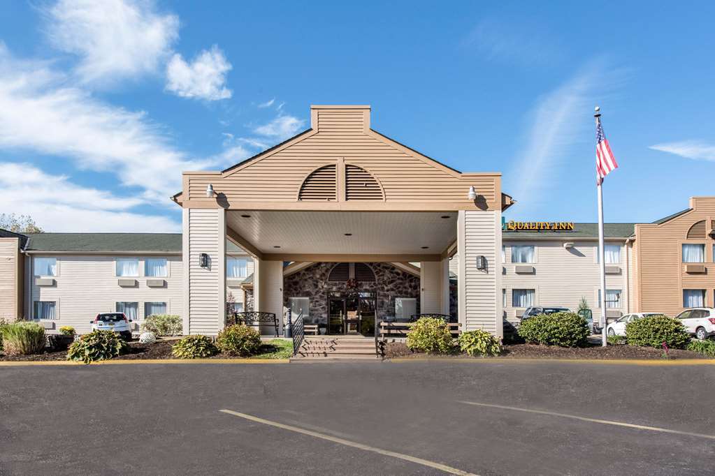 Quality Inn & Suites New Castle Exterior photo