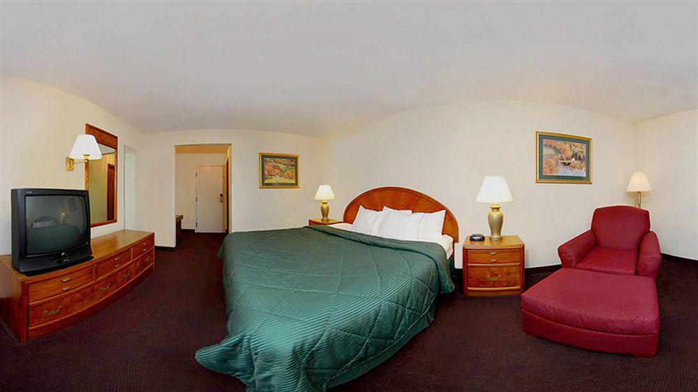 Quality Inn & Suites New Castle Exterior photo